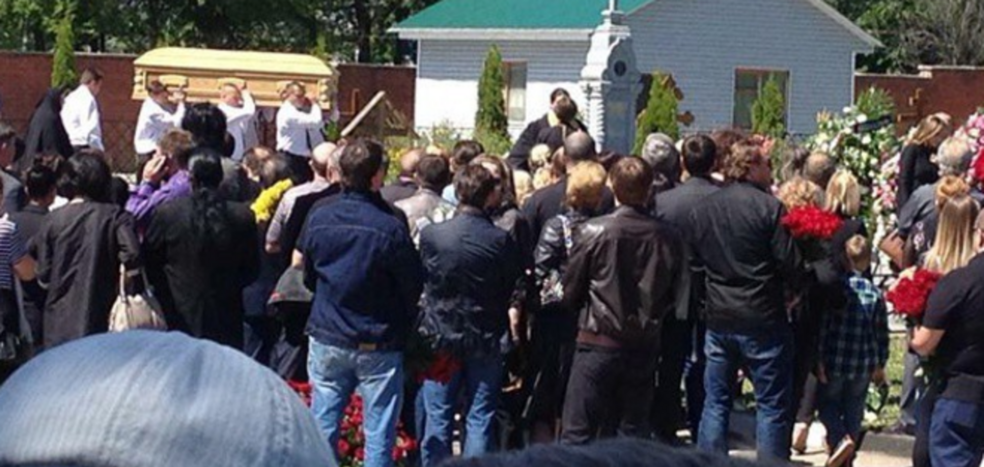 Похоронили Жанну Фриске: были друзья и сотни поклонников