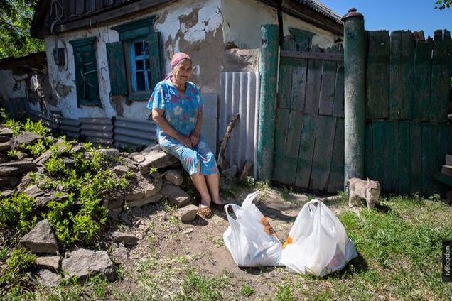 Як живе багатостраждальне Троїцьке під вогнем терористів: фотофакт