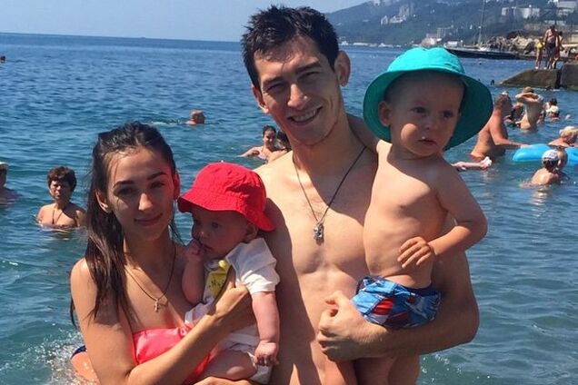 Футболист сборной Украины ярко отдыхает в Крыму: летние фото