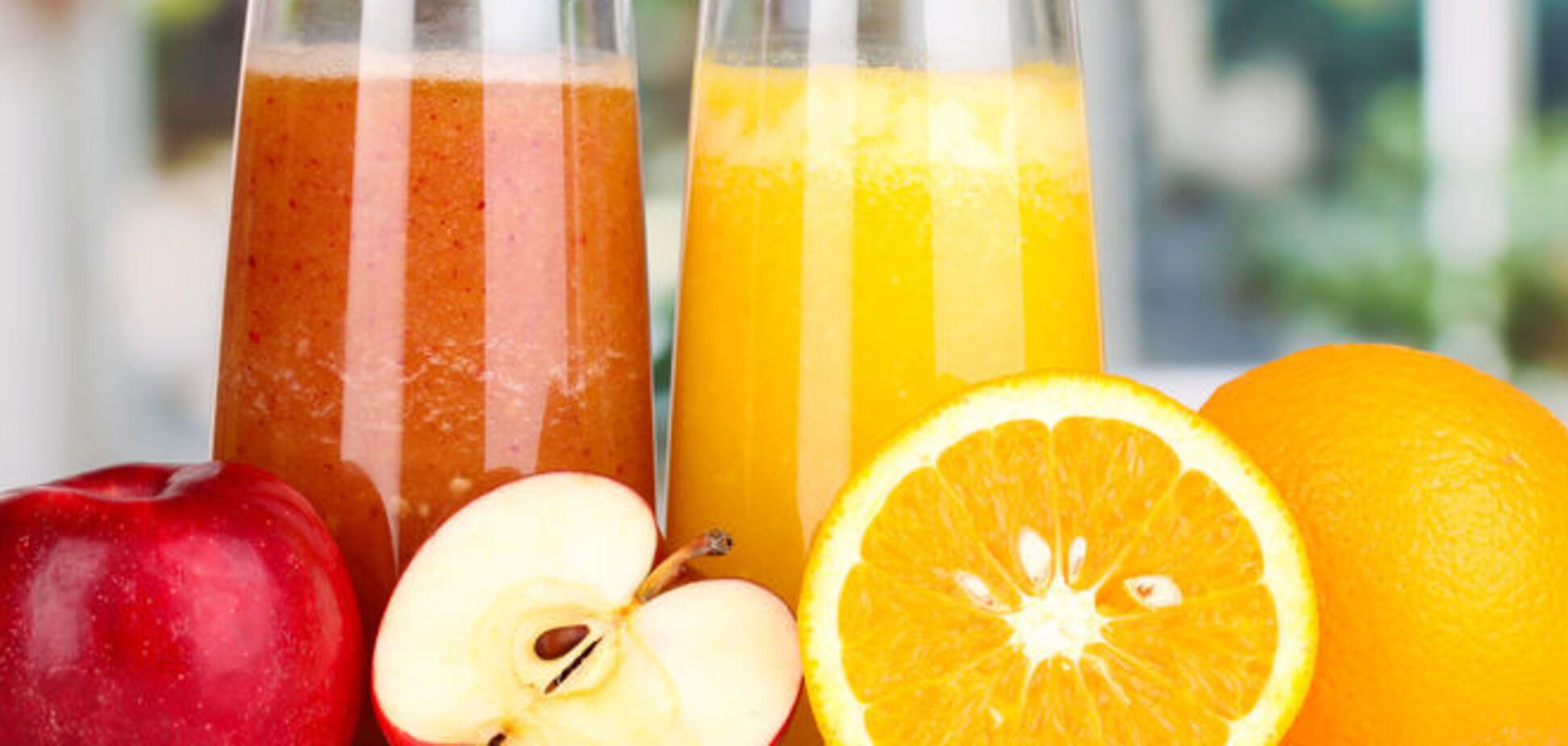 Медики рассказали, чем фруктовые соки опасны для здоровья