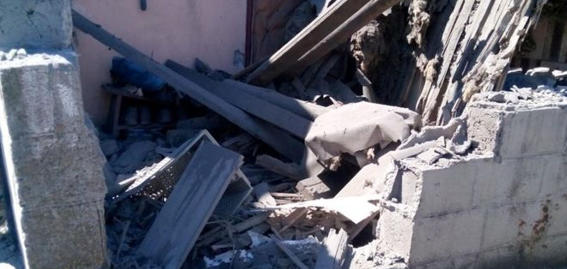 Обстріл Донецька: пошкоджені 14 будинків, загинула жінка