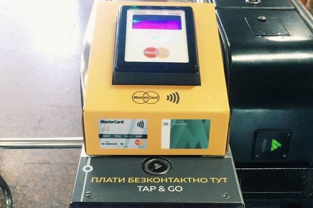 Київське метро запустило оплату проїзду банківською картою: відгуки пасажирів
