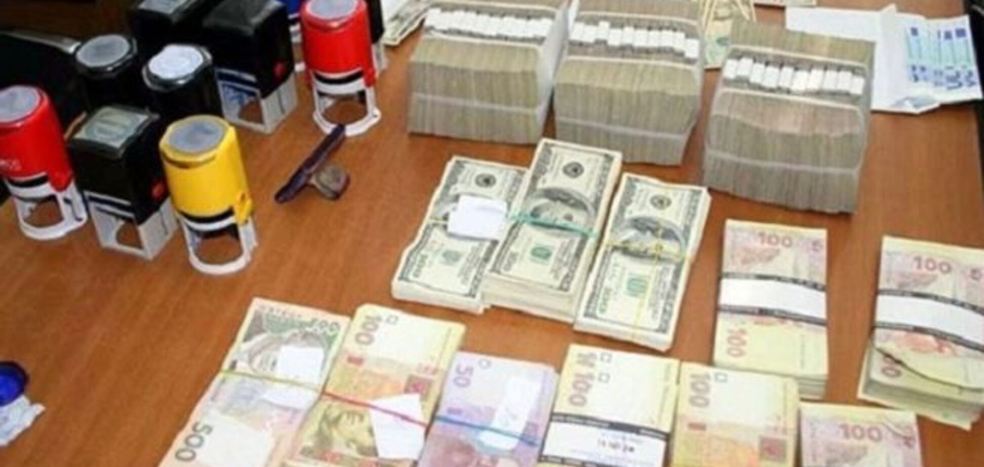 Податкова 'накрила' черговий конвертцентр, який відмив 2,4 млрд грн.