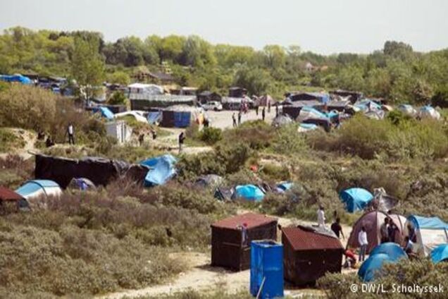 Из Судана в Великобританию: 'джунгли' беженцев во Франции