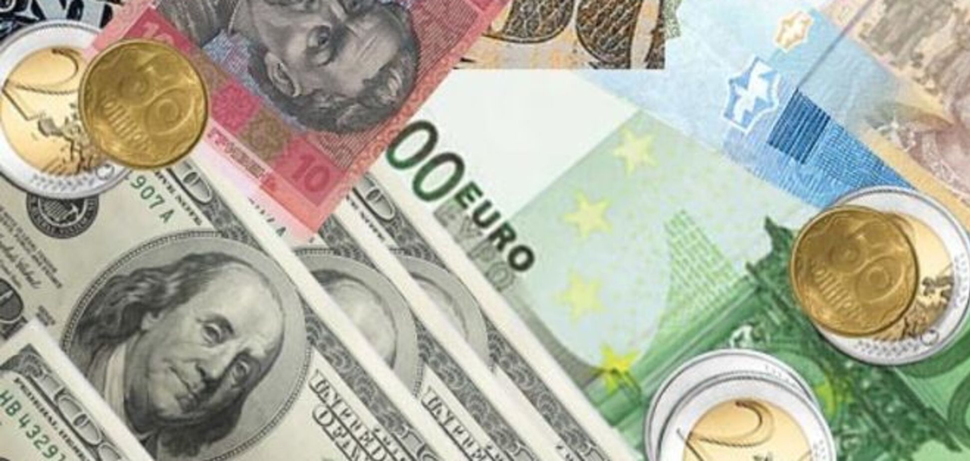 'Летний' курс от НБУ: доллар дорожает, рубль падает
