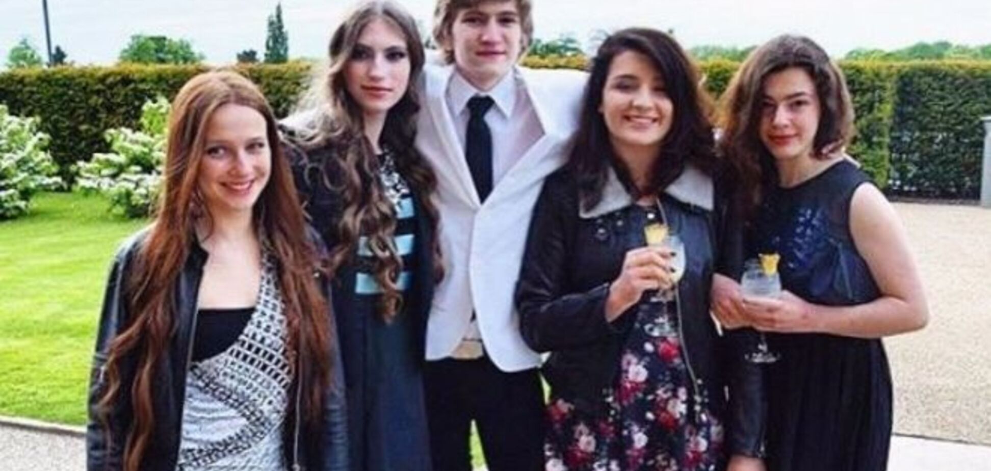 Дети Порошенко оттянулись на вечеринке в британском колледже: опубликованы фото
