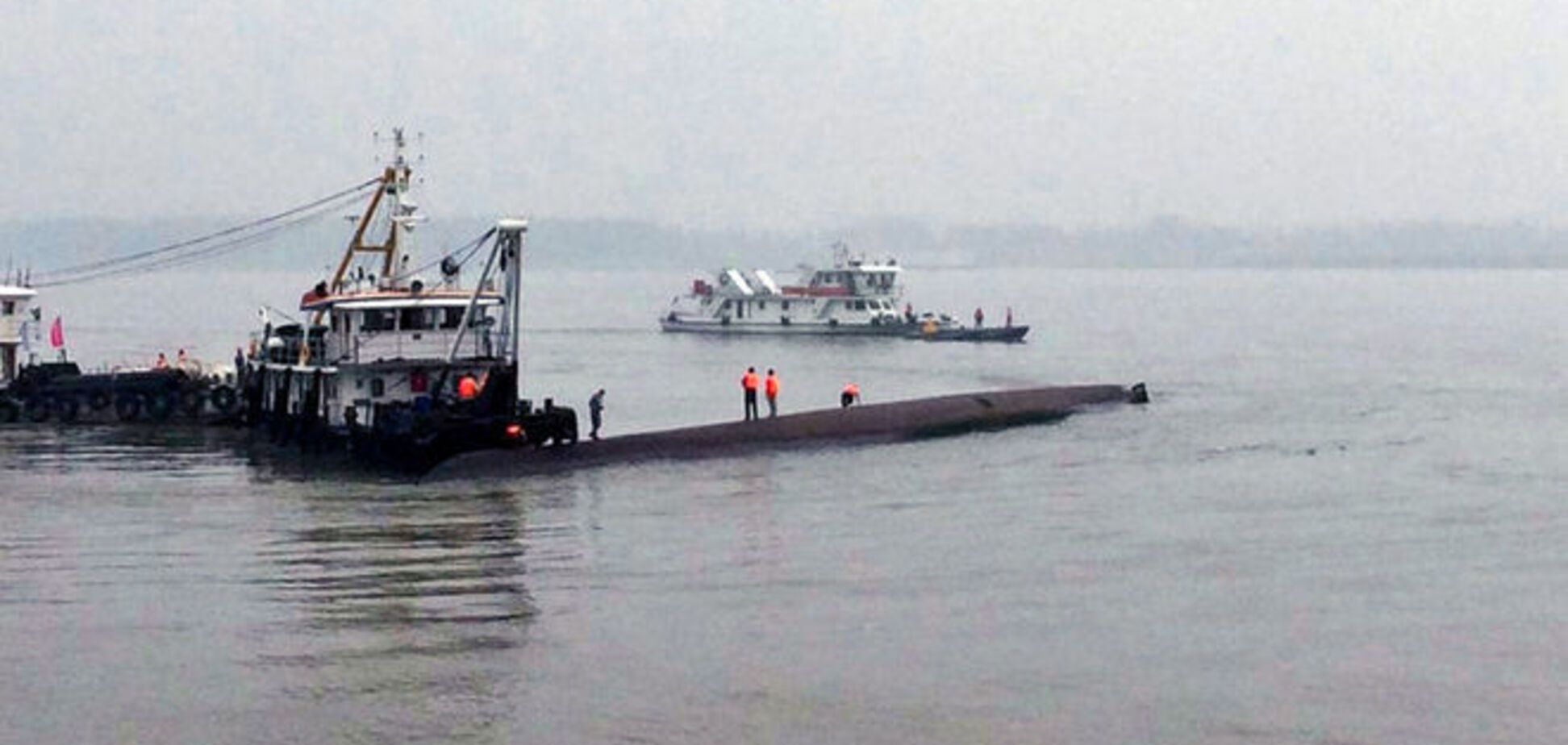 В Китае затонуло судно с почти полутысячей человек на борту