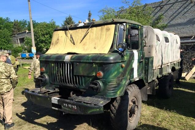 'Волонтерский автопром' создал уникальный броневик 'Малюк': фотофакт