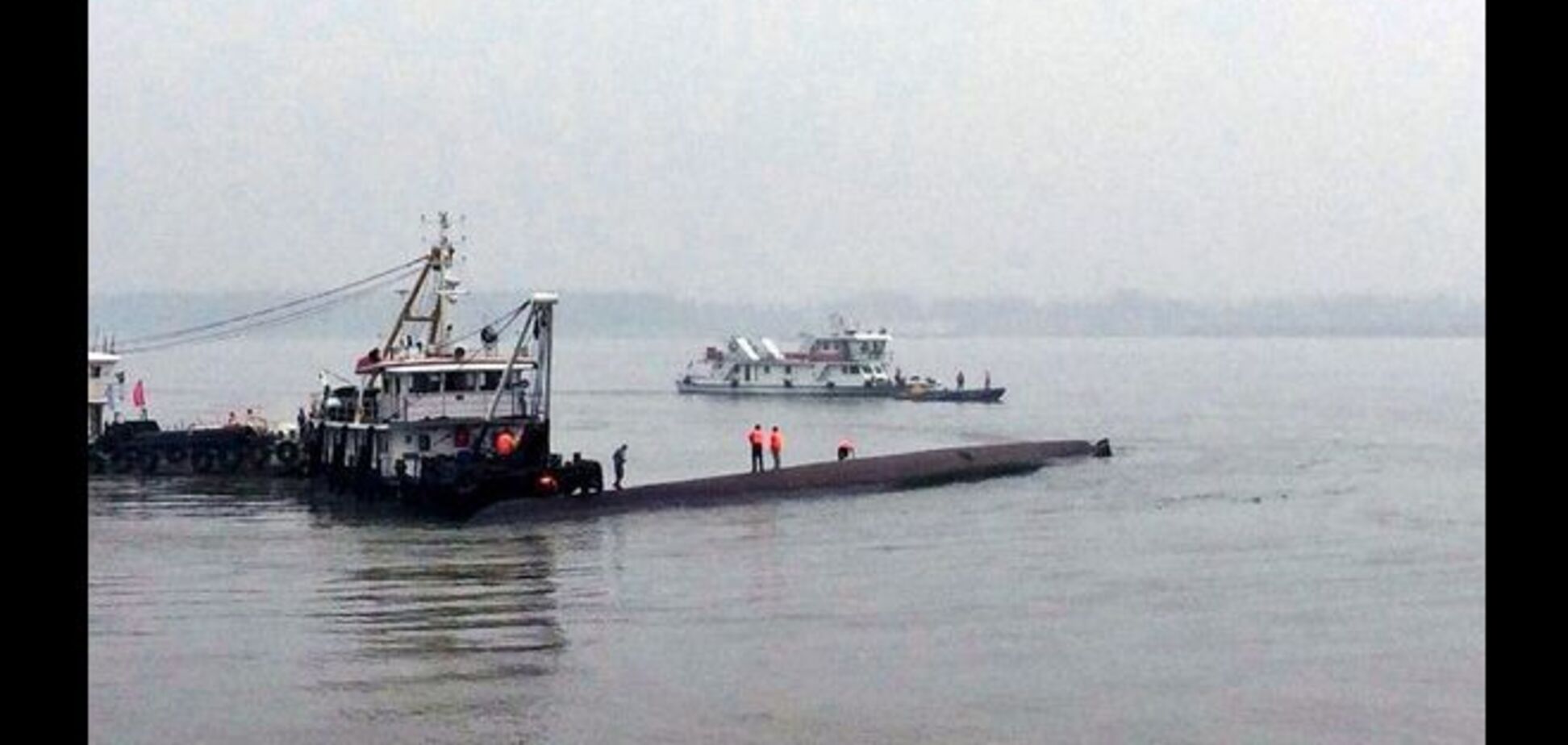 В Китае затонуло судно с почти полутысячей человек на борту