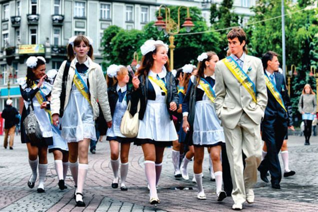 Херсонское 'ноу-хау'. Вместо медалей выпускники получили юбилейные пятаки