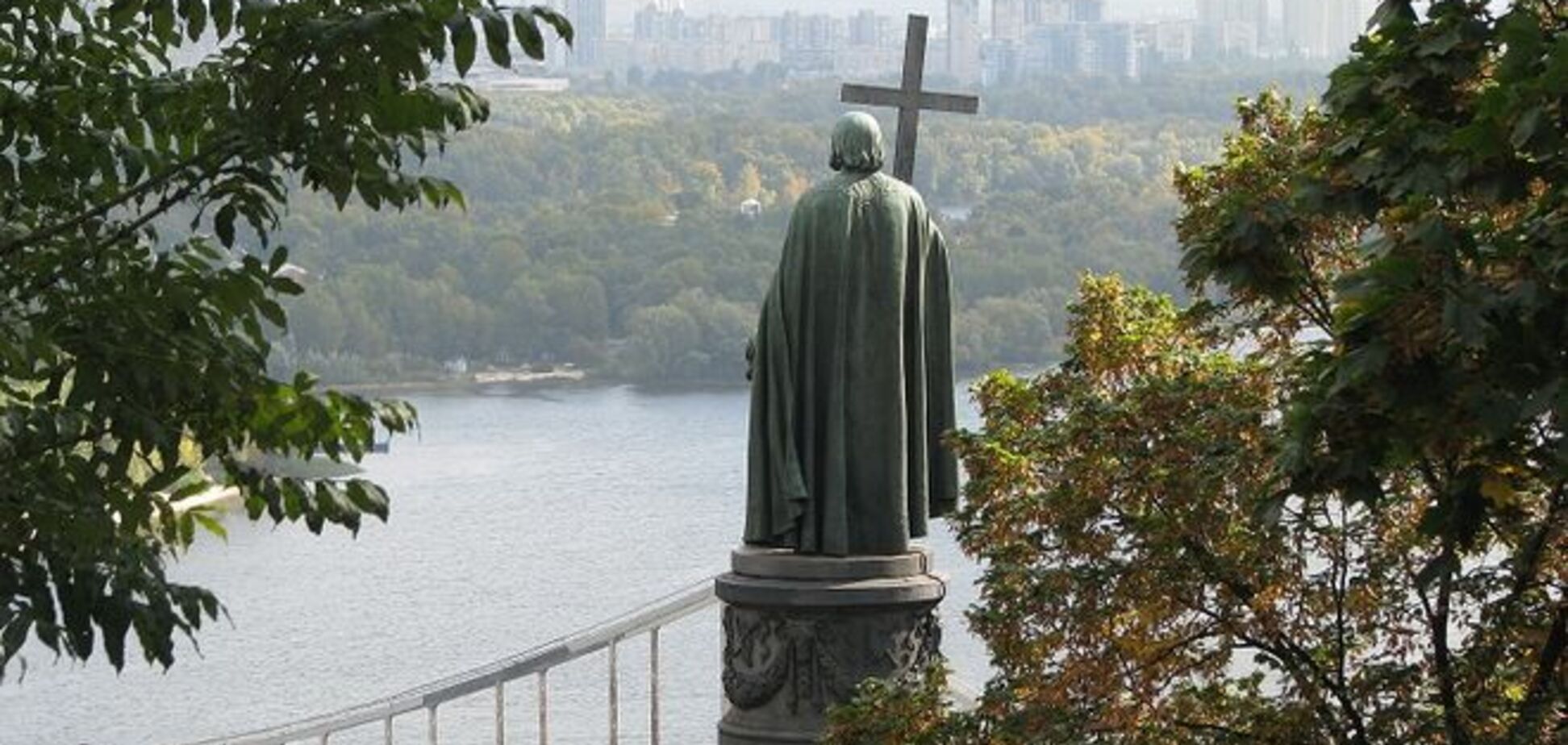 Быков высмеял идею построить в Москве памятник князю Владимиру