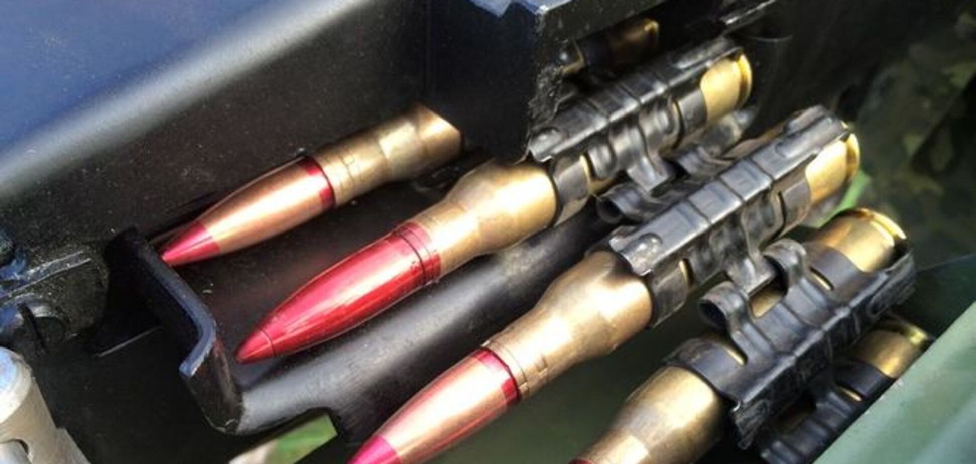 'Много оружия, мало мозгов': бойцам АТО выдали 150 непригодных к бою пулеметов