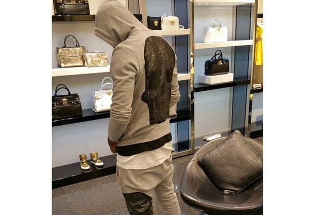 Легионер 'Динамо' в 'смертельной' одежде развлекается в Испании