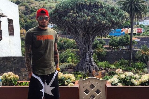 Вратарь сборной Украины посетил уникальное место: яркое фото