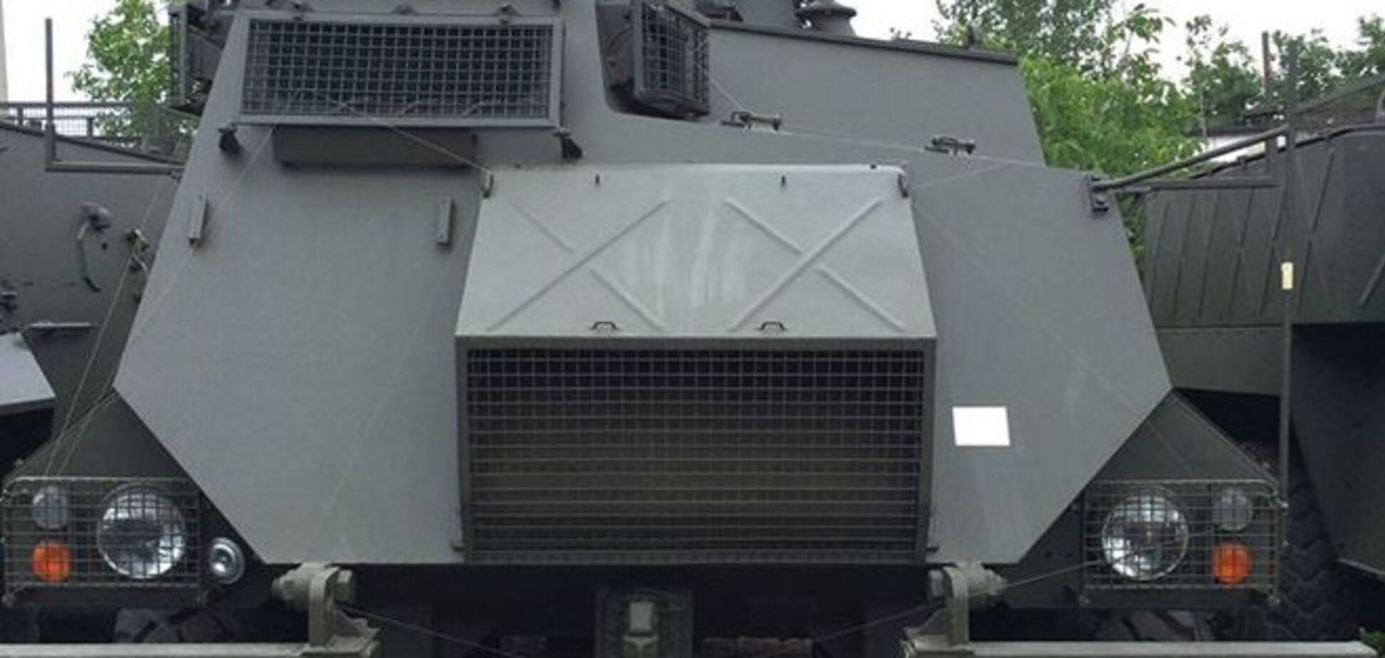 В Украину для работы в зоне АТО прибыли 55 бронемашин Saxon: опубликованы фото