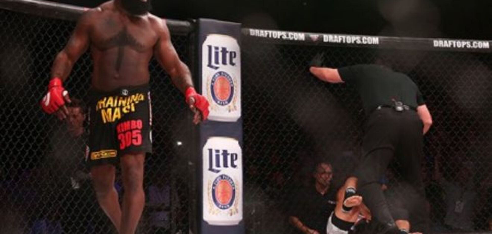 Лучший уличный боец мира жестоко нокаутировал звезду ММА