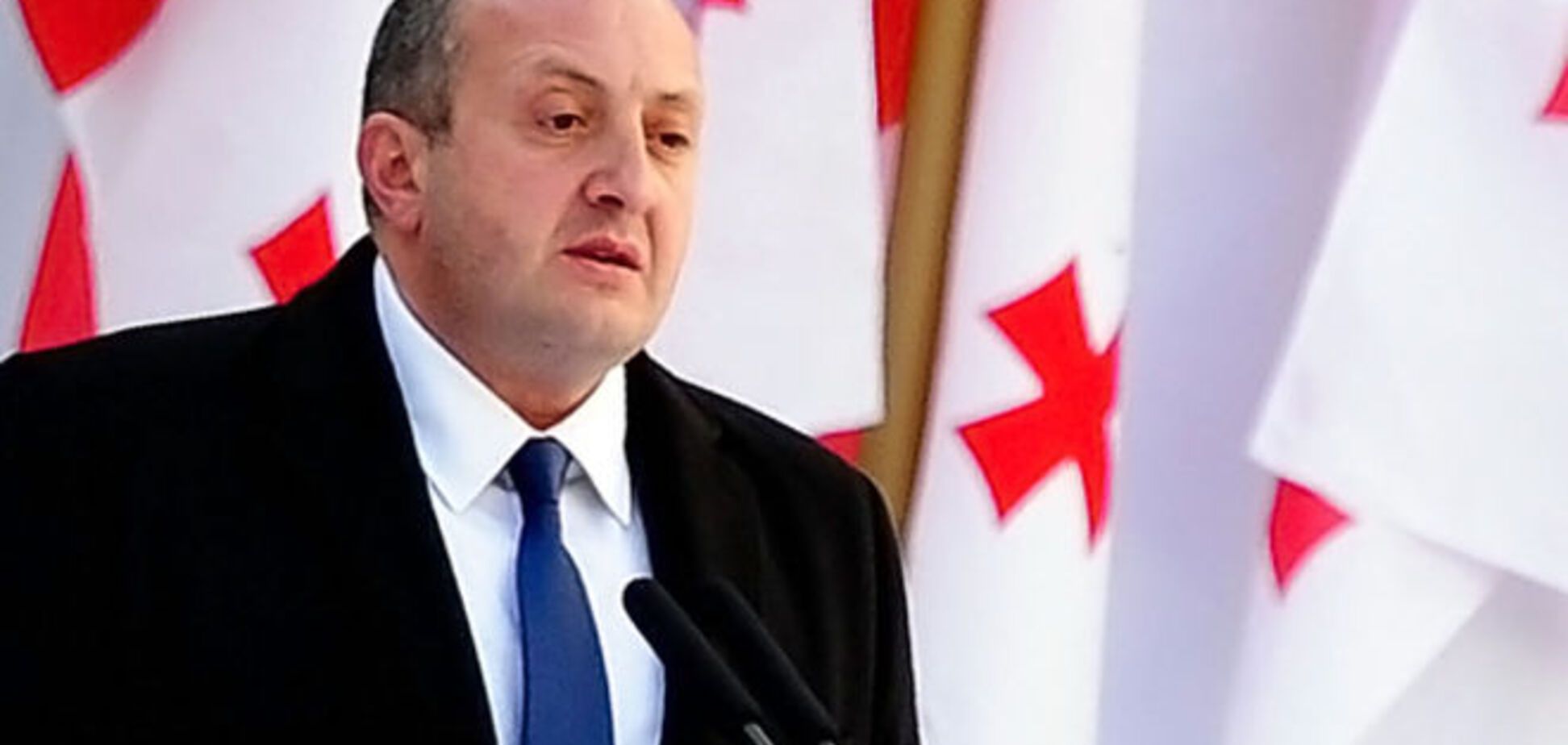 Президент Грузії продав прикраси для допомоги постраждалим від повені