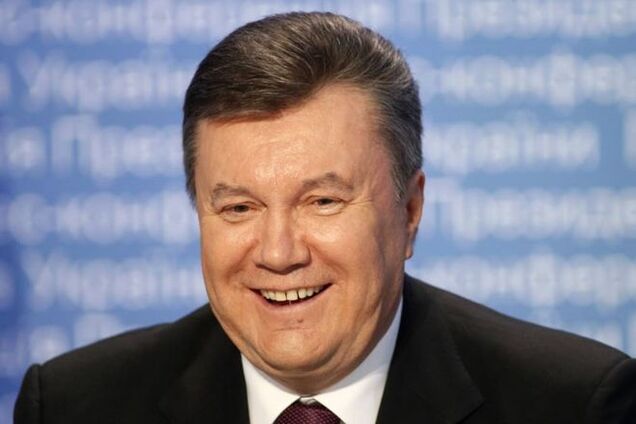 Порошенко просит КС признать неконституционным закон о лишении Януковича звания президента