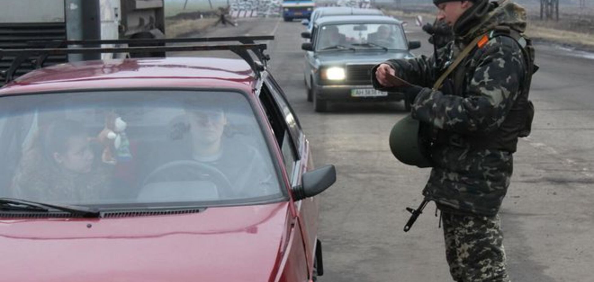 Терористи під Мар'їнкою обстріляли українських прикордонників: є поранені