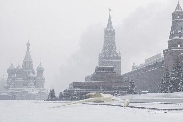 Космолеты из Звездных войн обрушили на Москву и Париж: серия коллажей