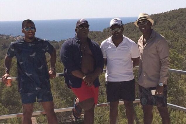 Полузащитник 'Динамо' отдыхает на Ибице: фотофакт