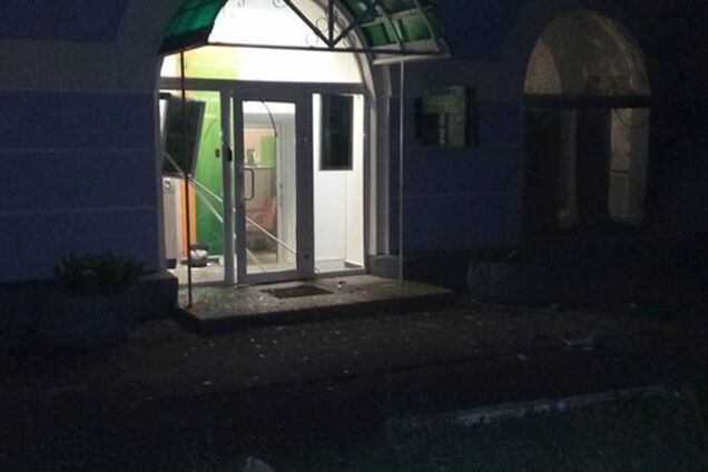 В Киеве прогремели взрывы у двух филиалов 'Сбербанка России'. Опубликованы фото