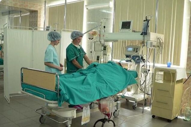 На Львовщине от ботулизма умер парень, еще три человека при смерти