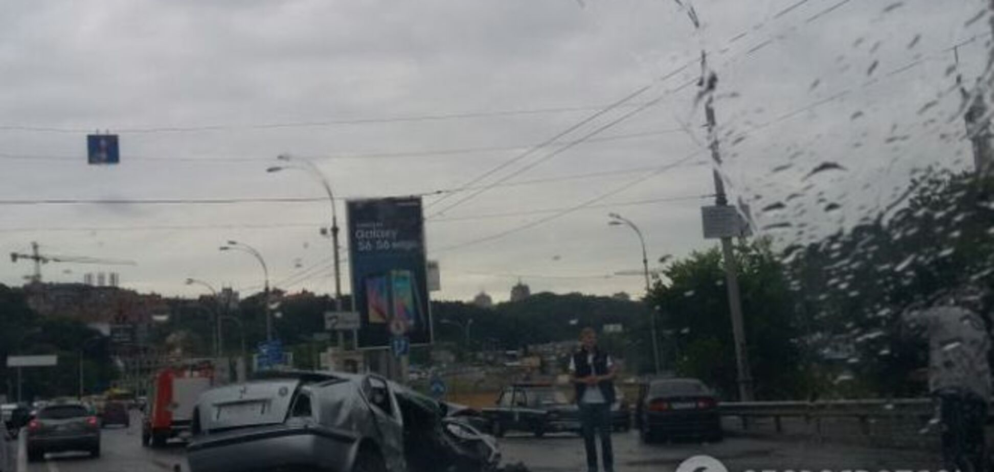 ДТП на мосту Патона в Киеве устроила иномарка с номерами Минобороны – СМИ