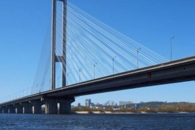 В Киеве возле Южного моста нашли утопленника