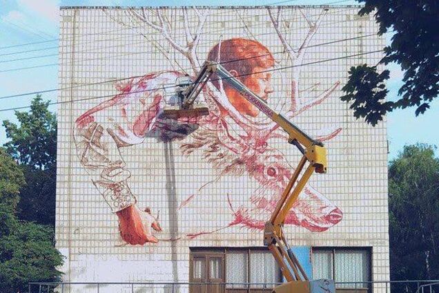 Здание СЭС в Киеве украсили оленем: фотофакт
