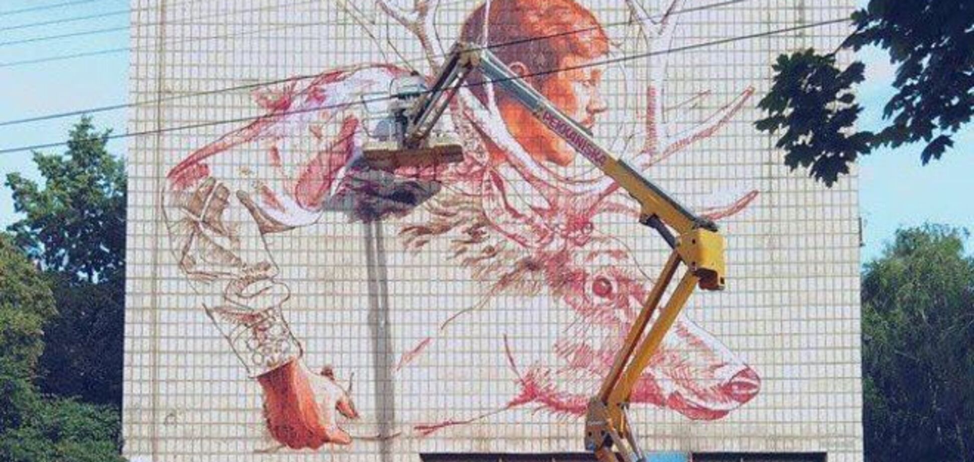 Здание СЭС в Киеве украсили оленем: фотофакт