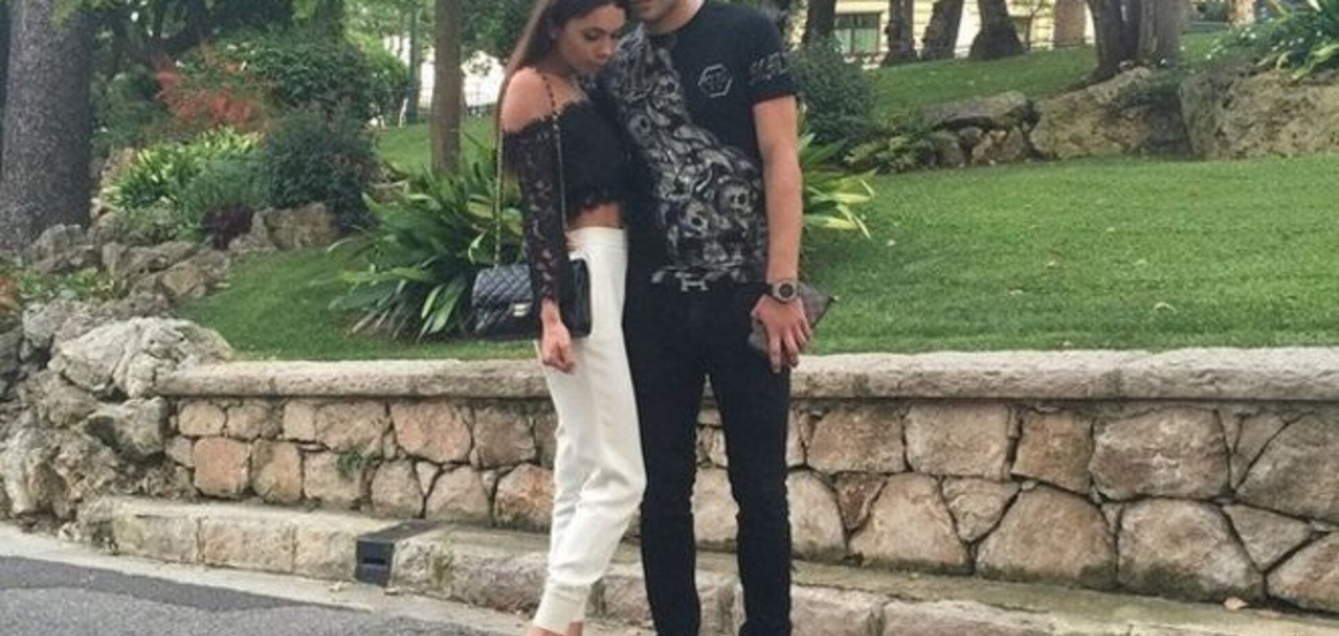 Форвард 'Динамо' показал свою жену перед ужином в Монако