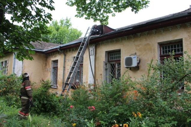 Пожар в психбольнице Киева: эвакуировали 35 человек