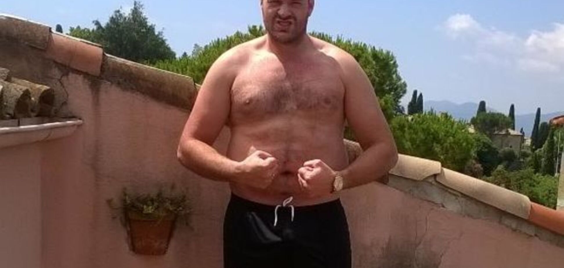 Соперник Кличко похвастался голым торсом: фотофакт