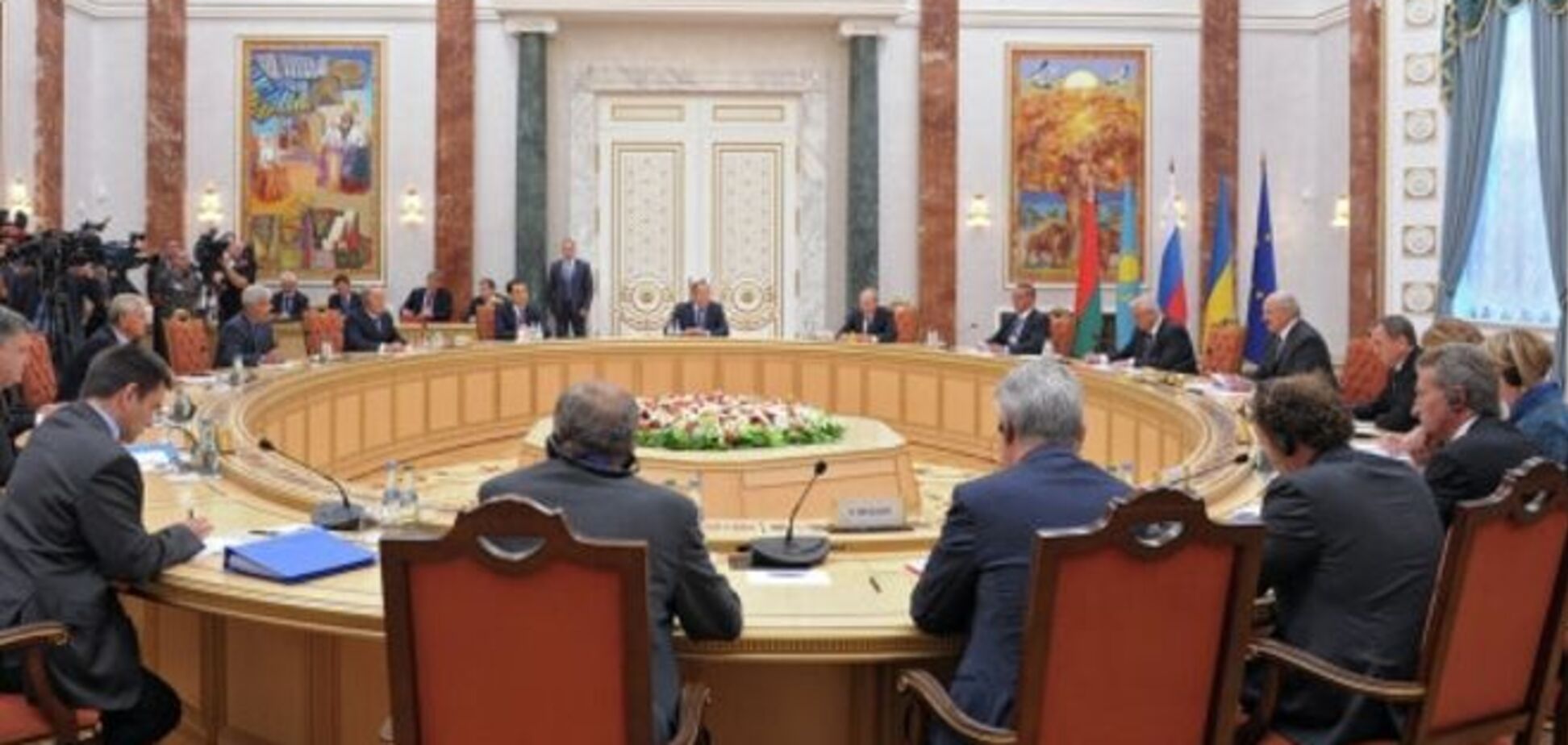 В Минске в закрытом режиме началось заседание трех подгрупп по Донбассу