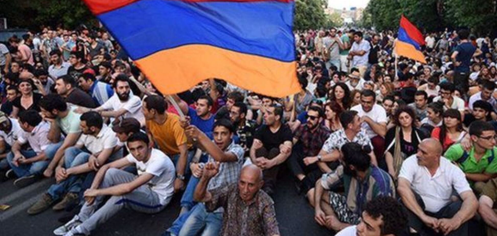 'Майдан' в Армении: президент решил встретиться с протестующими