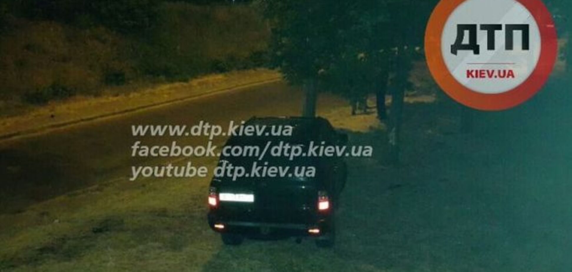Загадочное ночное ДТП в Киеве: джип съехал с крутого склона
