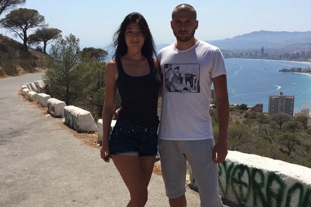 Ракицкий засветился с женой в Испании: яркие фото