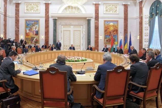 'Гумконвои' и пленные: Геращенко рассказала о встрече в Минске