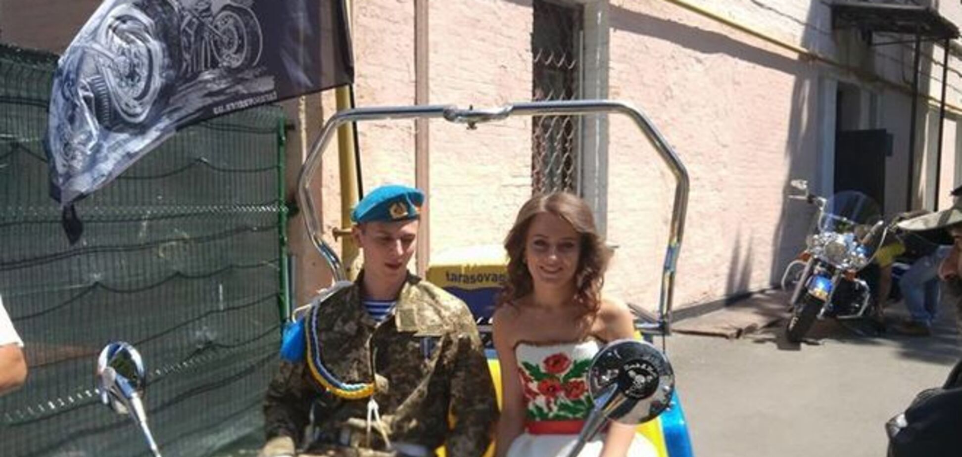 Байкерский кортеж и путешествие. Волонтеры организовали свадьбу раненому бойцу АТО: фото торжества