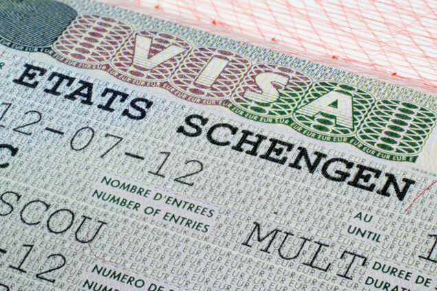 В Україні набули чинності нові правила отримання шенгену: місця в чергах вже продають