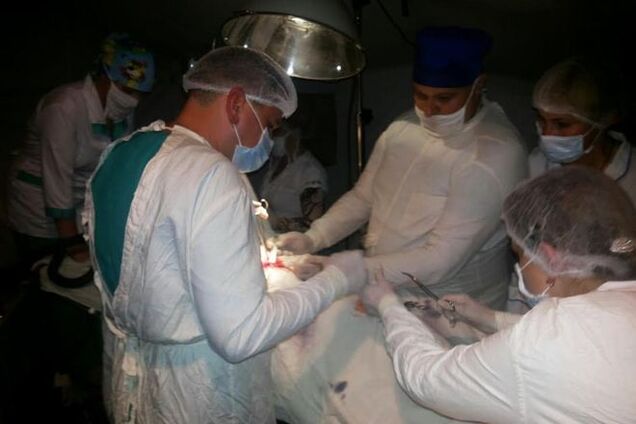 Бои за Марьинку: врачи спасают жизни украинских солдат голыми руками