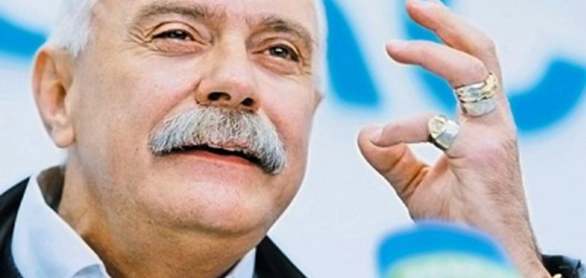 Письмо Михалкову: когда вы будете вручать награды победителям ММКФ, Сенцов будет идти по этапу