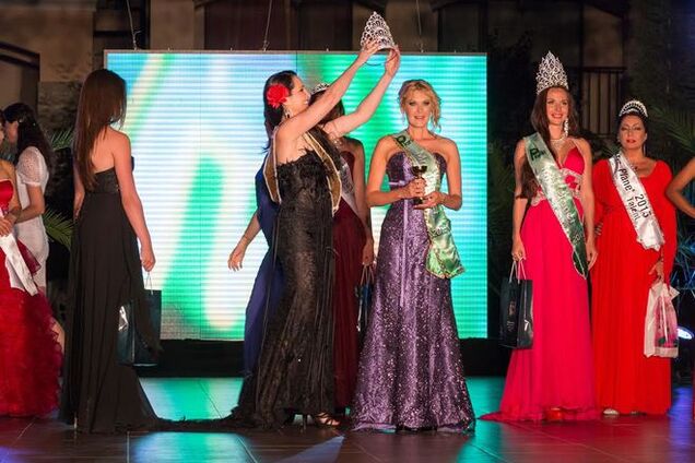 40-летняя украинка завоевала титул 'Миссис Планета-2015': фото красавицы