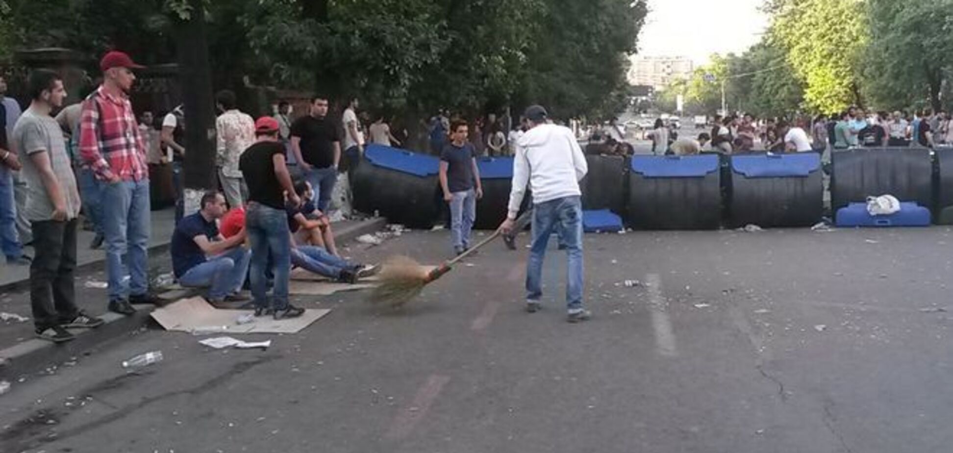 'Майдан' в Ереване: активисты отрицают антироссийский характер акции