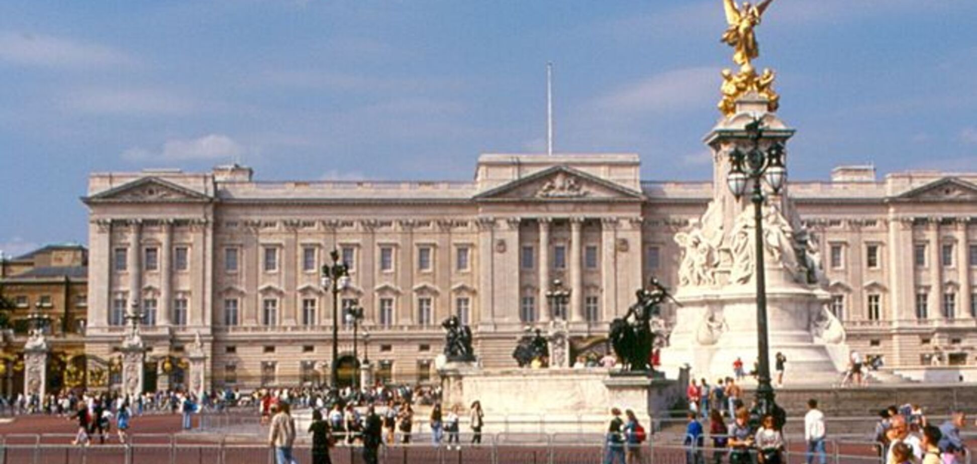 При дворе королевы представили презервативы, реагирующие на венерические заболевания