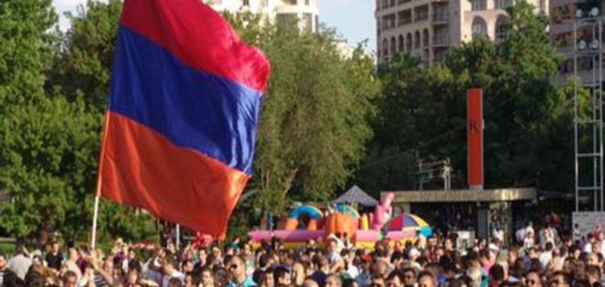 Протесты в Ереване: социальный взрыв или 'цветная революция'?
