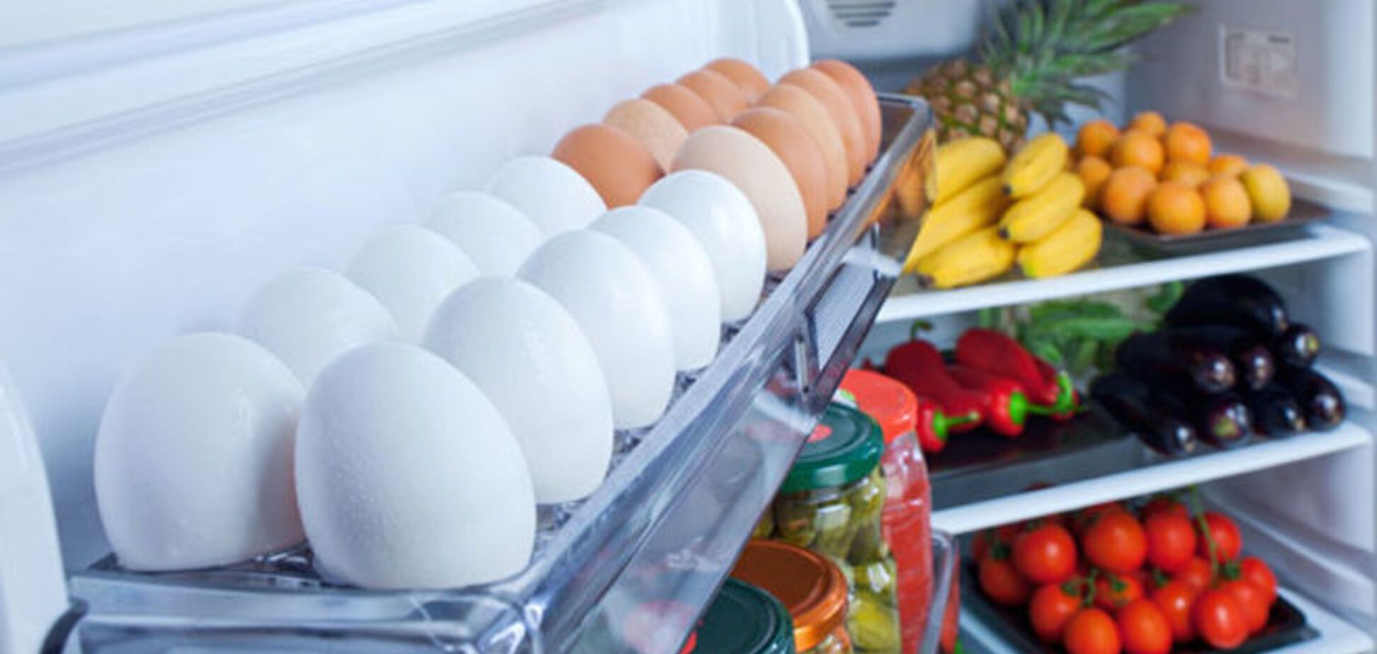 Врачи рассказали, почему хранить яйца в холодильнике опасно для здоровья