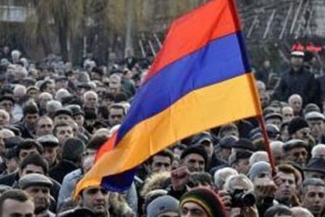 Киселев одобряет: 'кремлеботы' нашли в Ереване следы Госдепа и наколотые лаваши