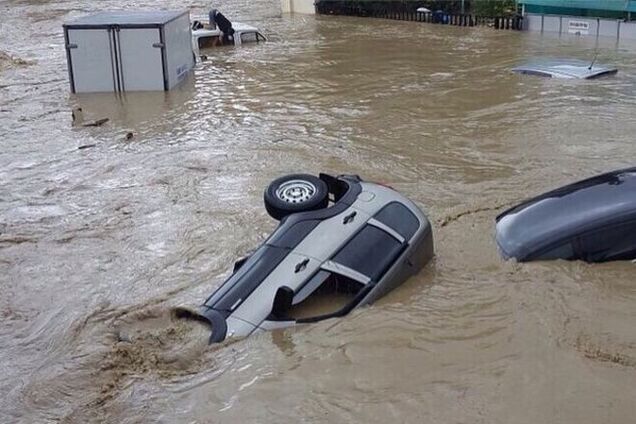 Сочи ушли под воду: опубликованы фото и видео